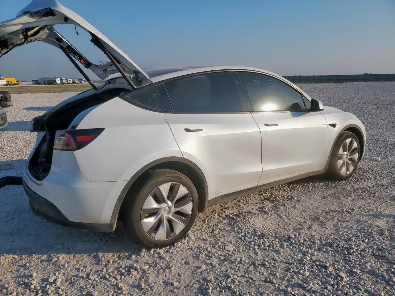 2023 Tesla Model Y - Image 3