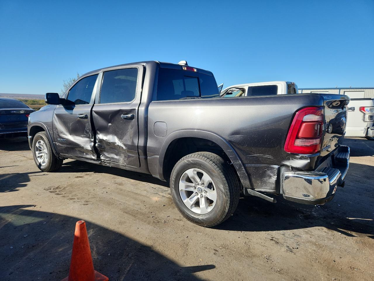 2022 Ram 1500 Laramie - Фото 2