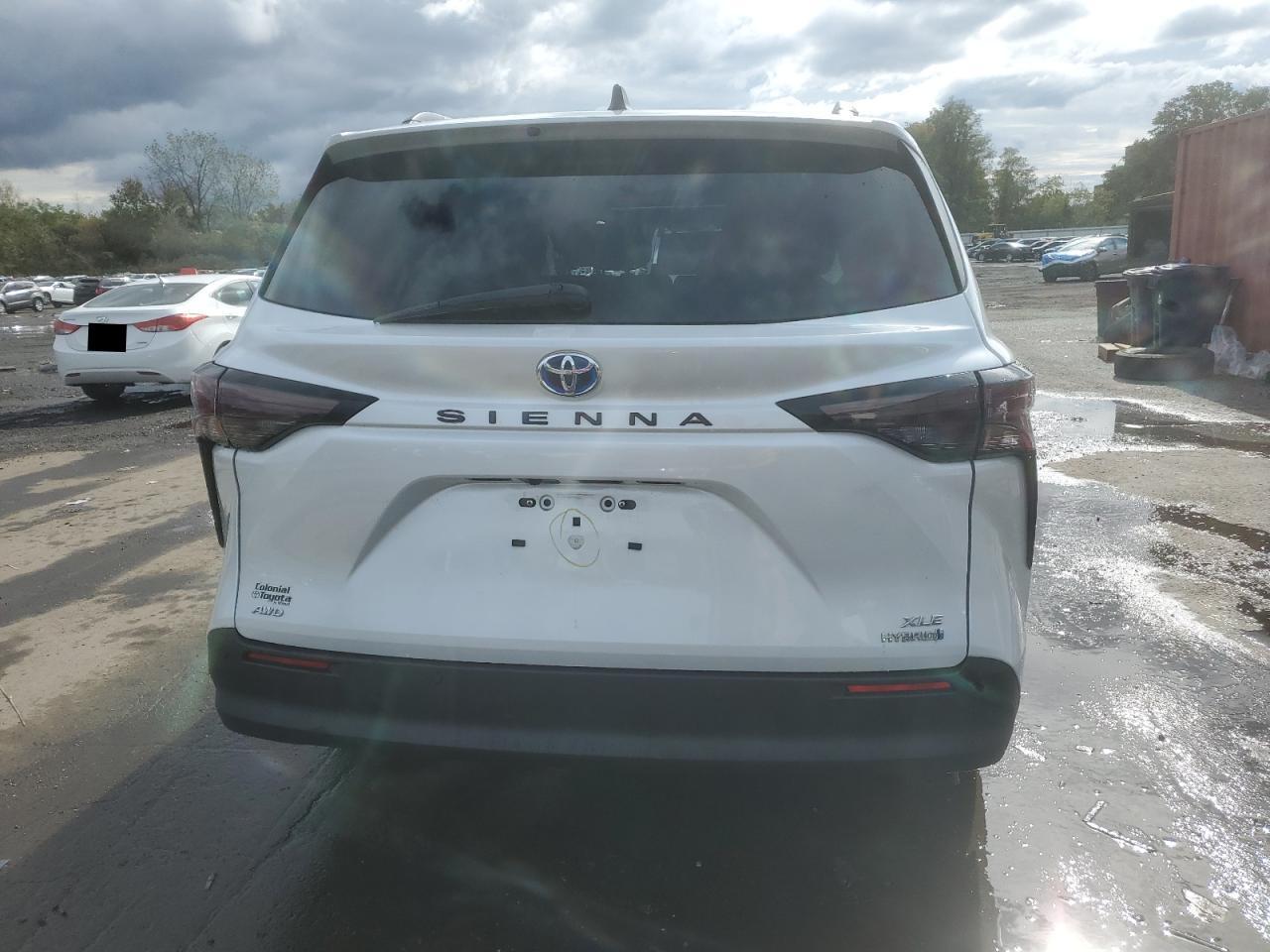 2023 Toyota Sienna Xle - Image 6