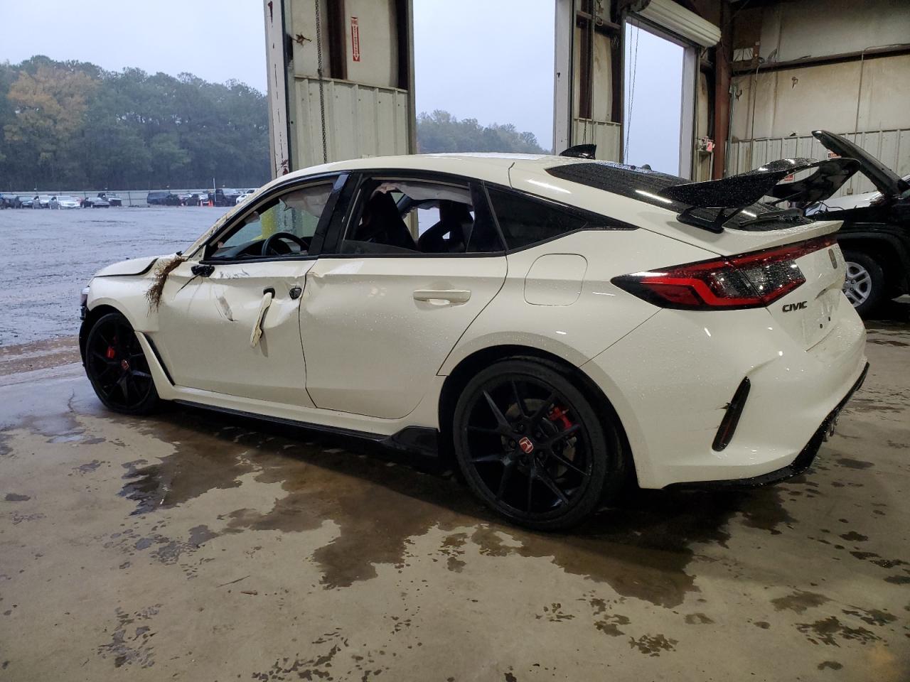 2024 Honda Civic Type-R - Image 2