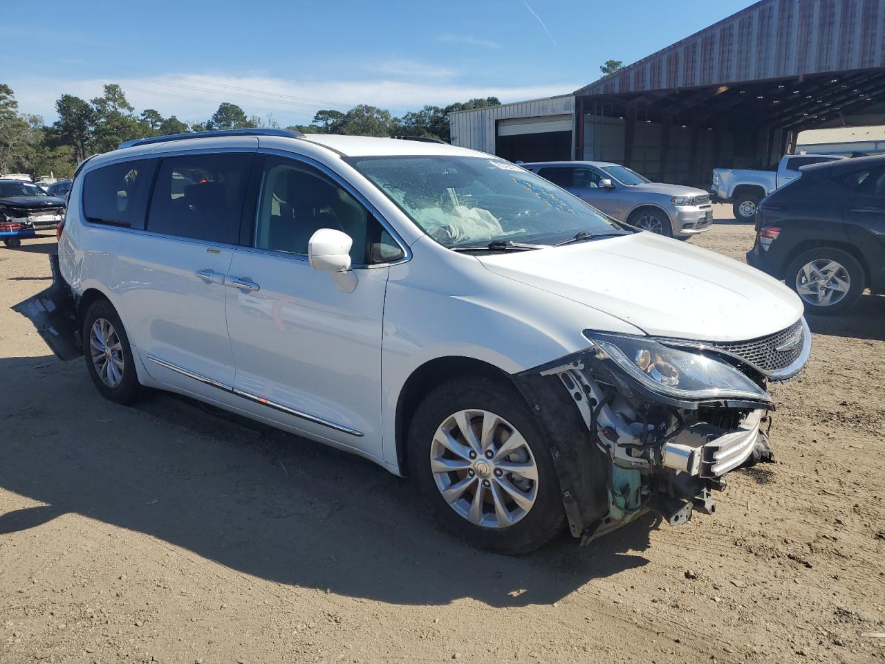 2018 Chrysler Pacifica Touring L - Image 4