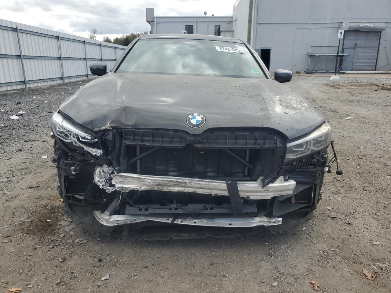 2022 BMW 750 Xi - Image 5