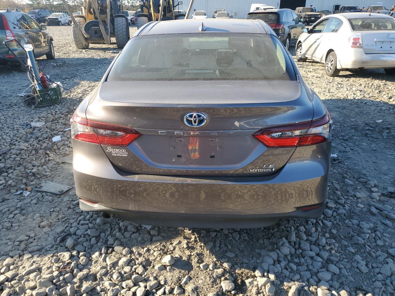 2022 Toyota Camry Le - Image 6