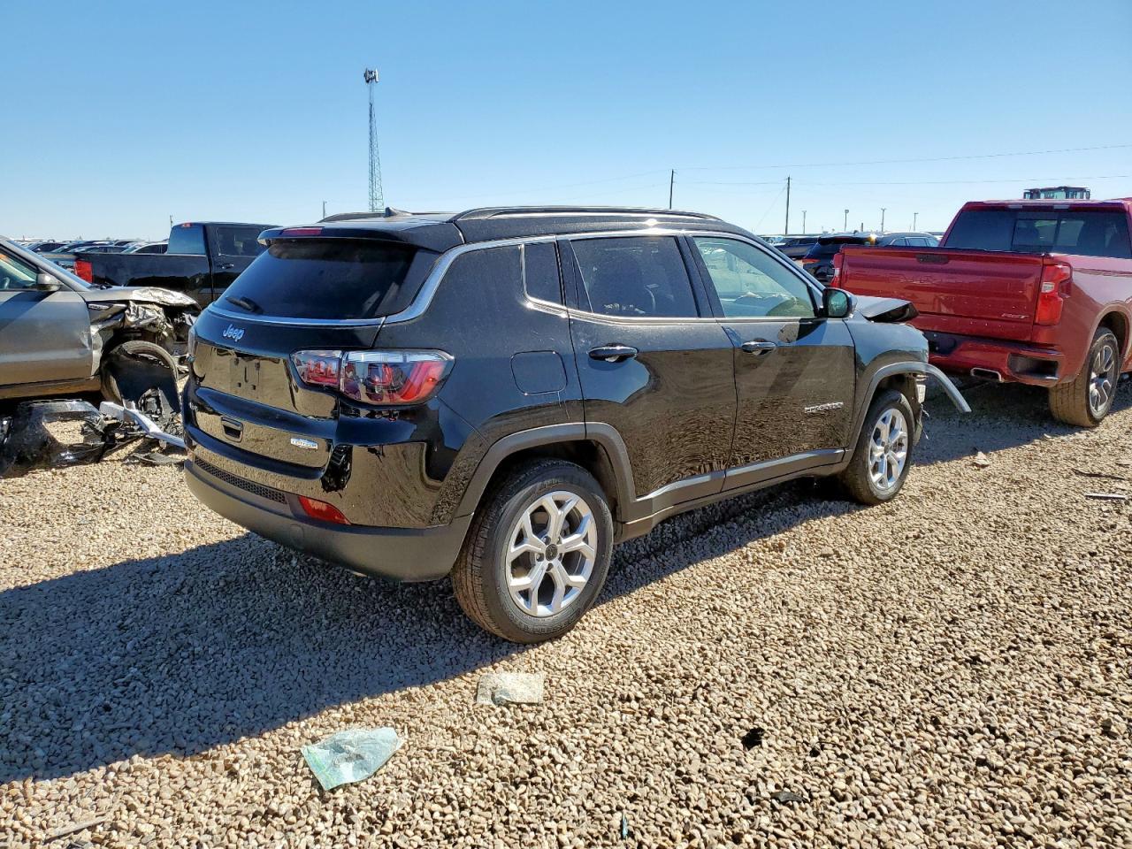 2025 Jeep Compass Latitude - Image 3