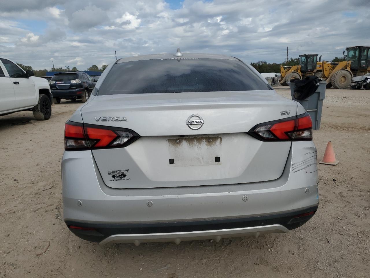 2020 Nissan Versa Sv - Image 6