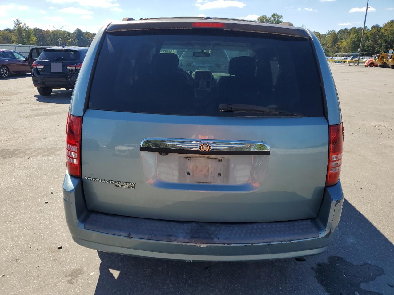 2008 Chrysler Town & Country Touring - Image 6