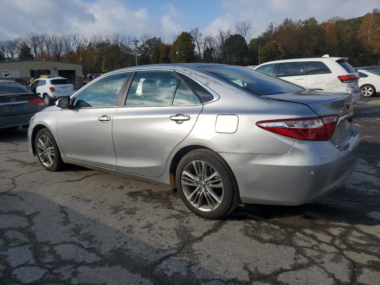 2015 Toyota Camry Hybrid - Image 2