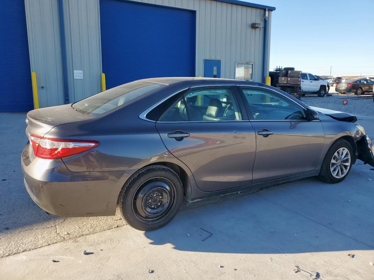 2015 Toyota Camry Le - Image 3