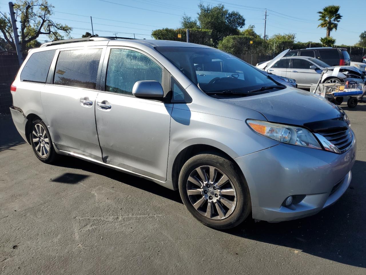 2011 Toyota Sienna Xle - Фото 4