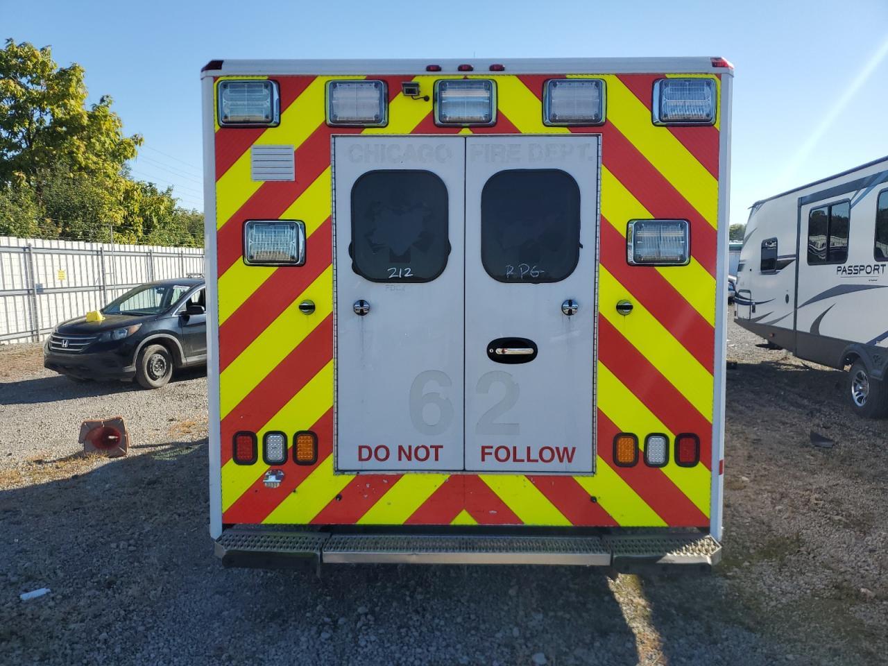 2016 Ford Econoline E450 Super Duty Cutaway Van - Фото 6