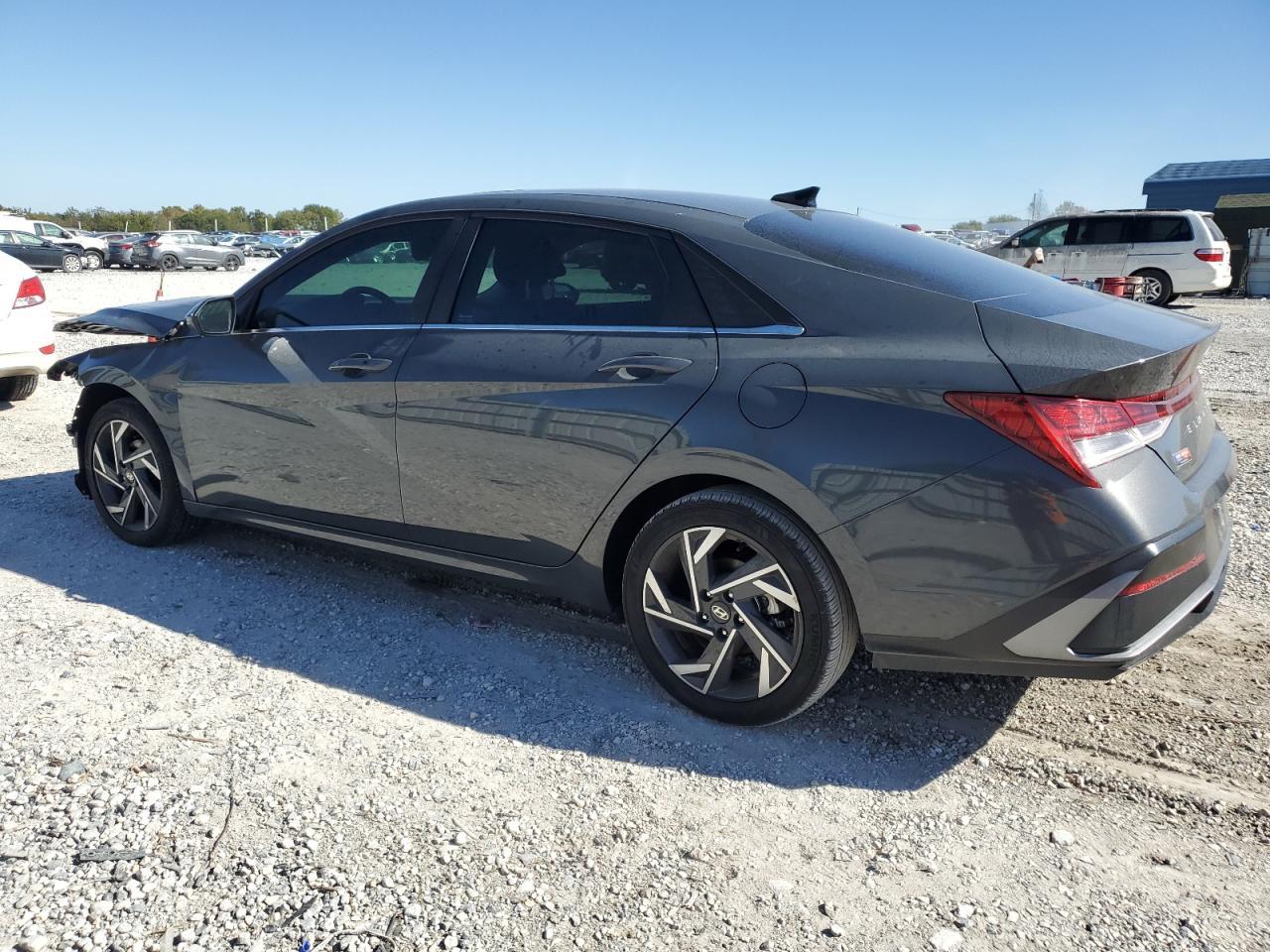 2025 Hyundai Elantra Sel - Image 2