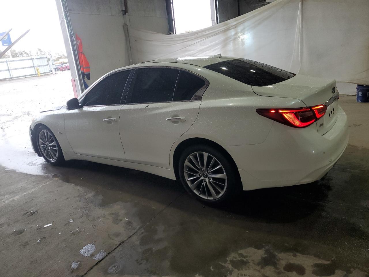 2018 Infiniti Q50 Luxe - Фото 2