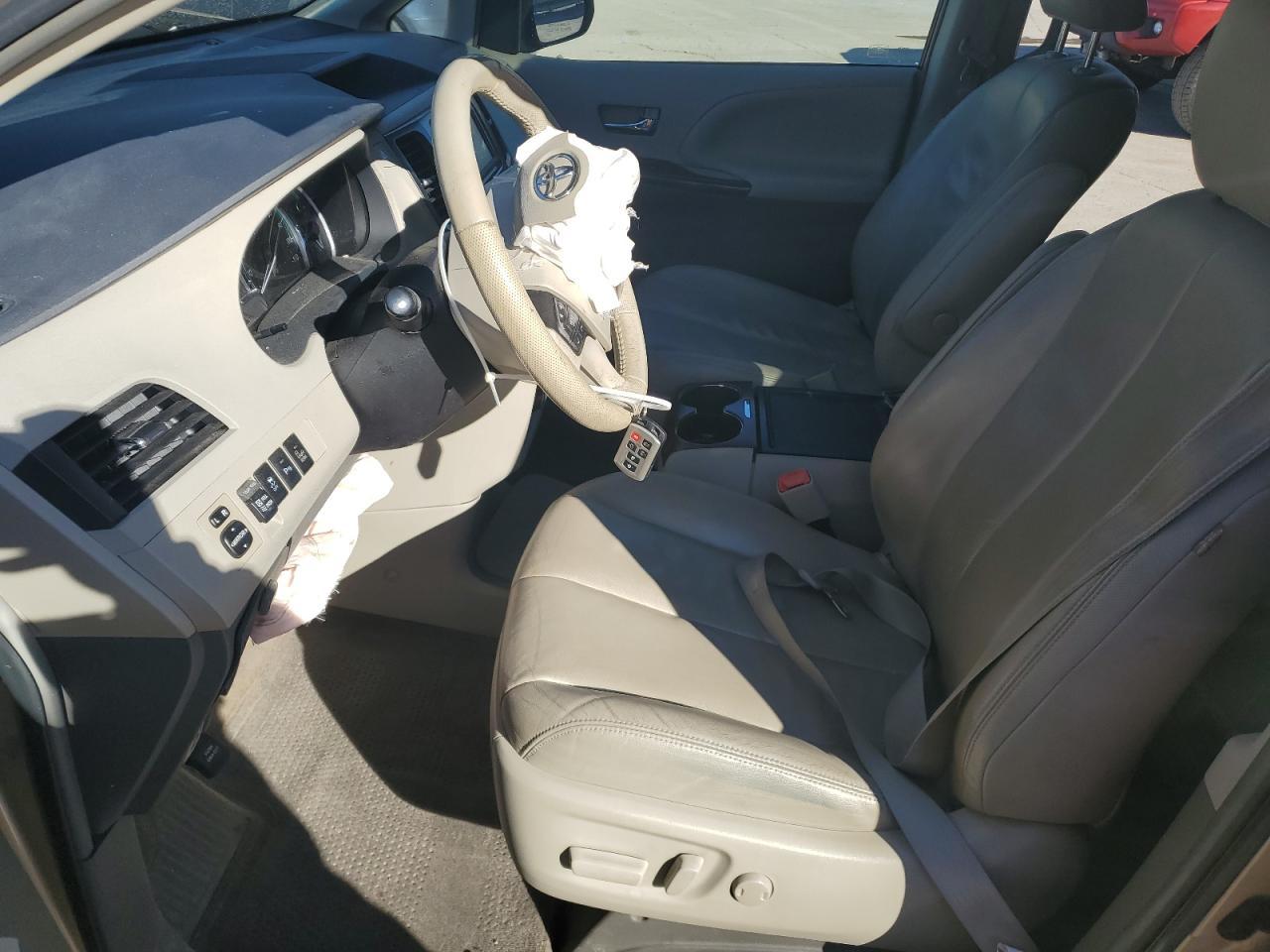 2014 Toyota Sienna Xle - Фото 7
