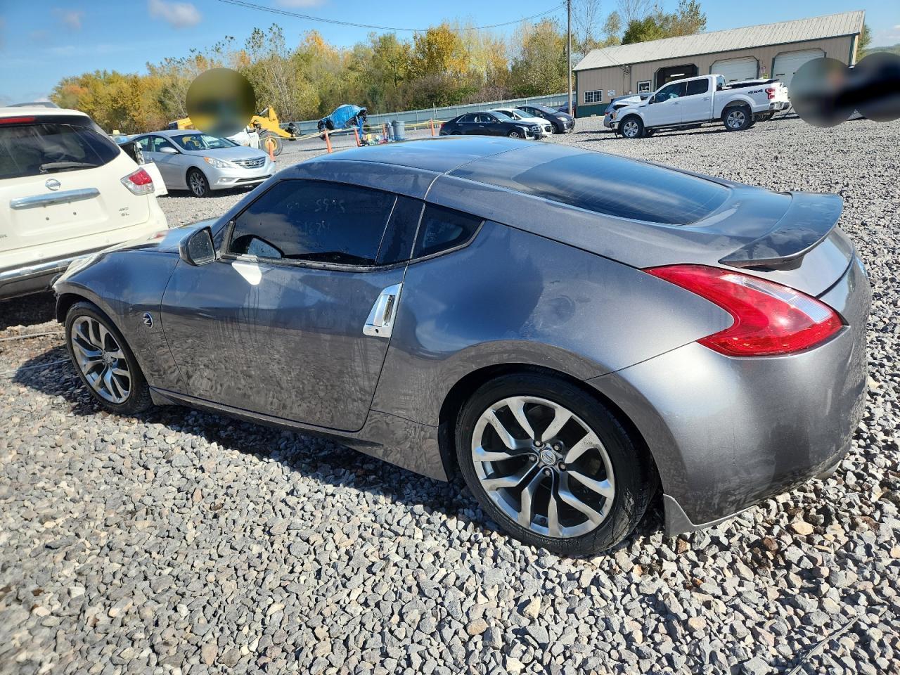 2014 Nissan 370Z Base - Image 2