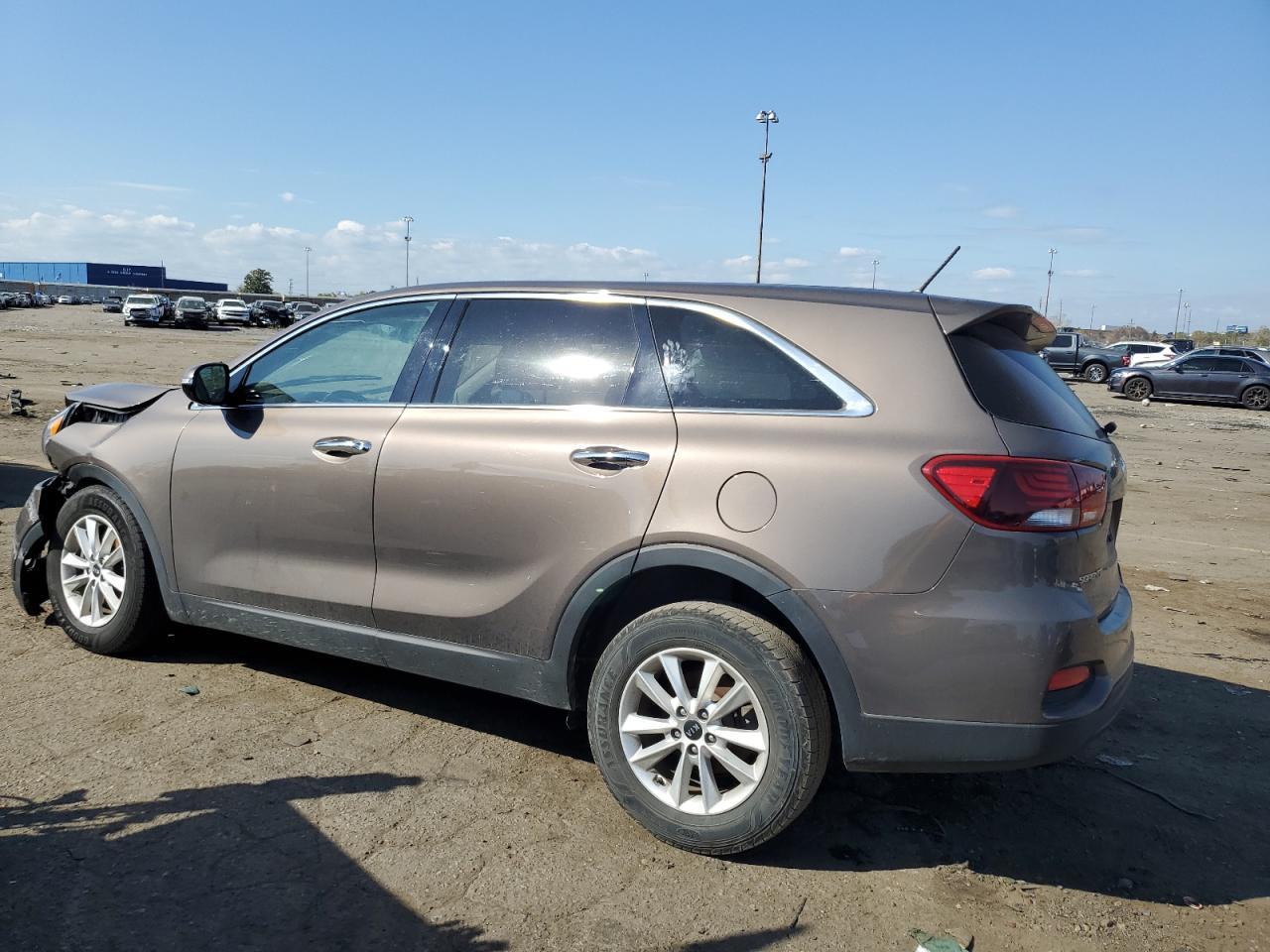 2019 Kia Sorento L - Image 2