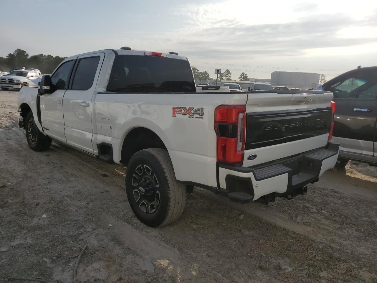 2025 Ford F250 Super Duty - Фото 2