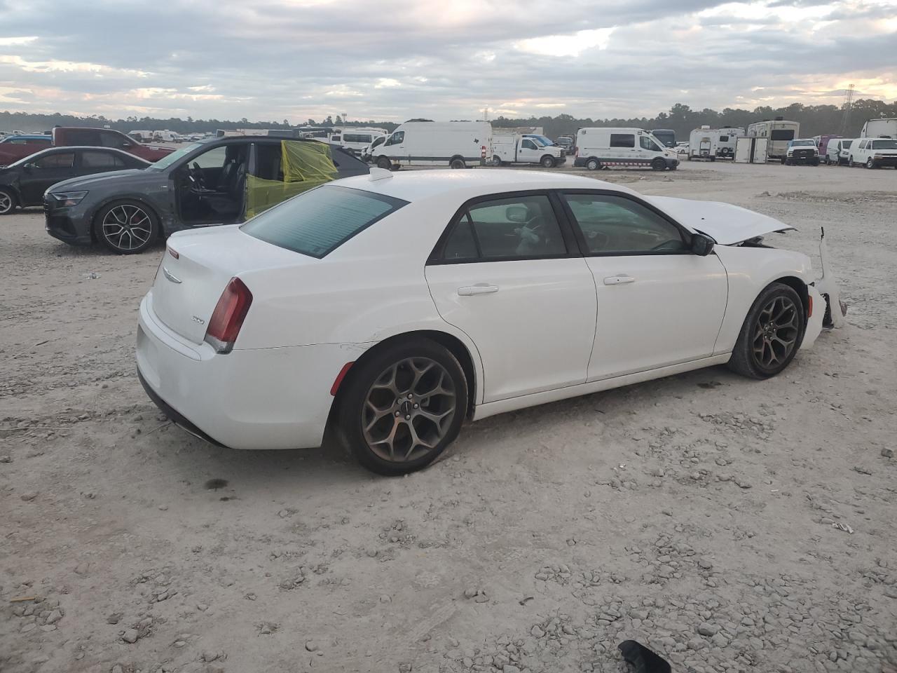 2018 Chrysler 300 Touring - Фото 3