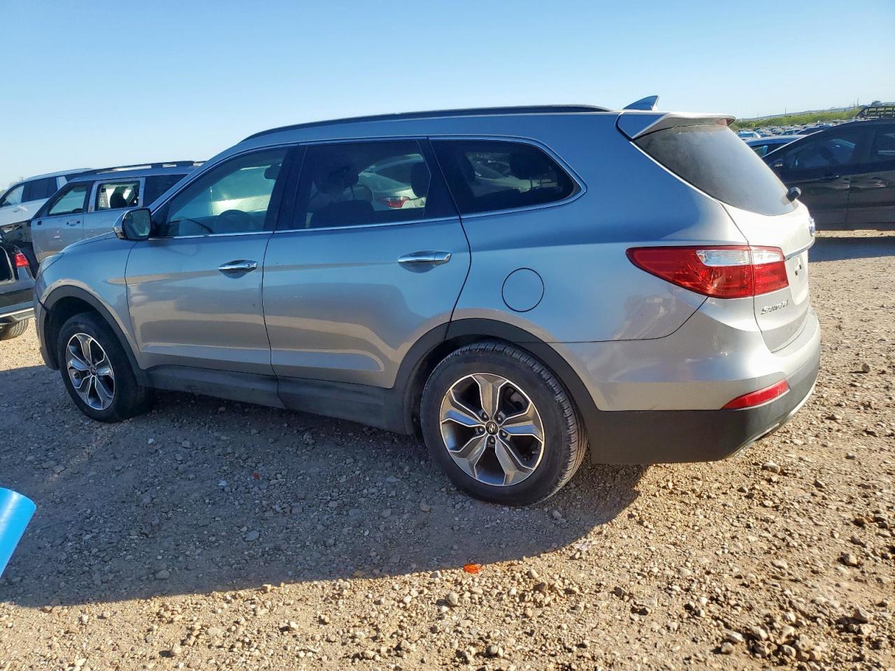 2016 Hyundai Santa Fe Se - Image 2