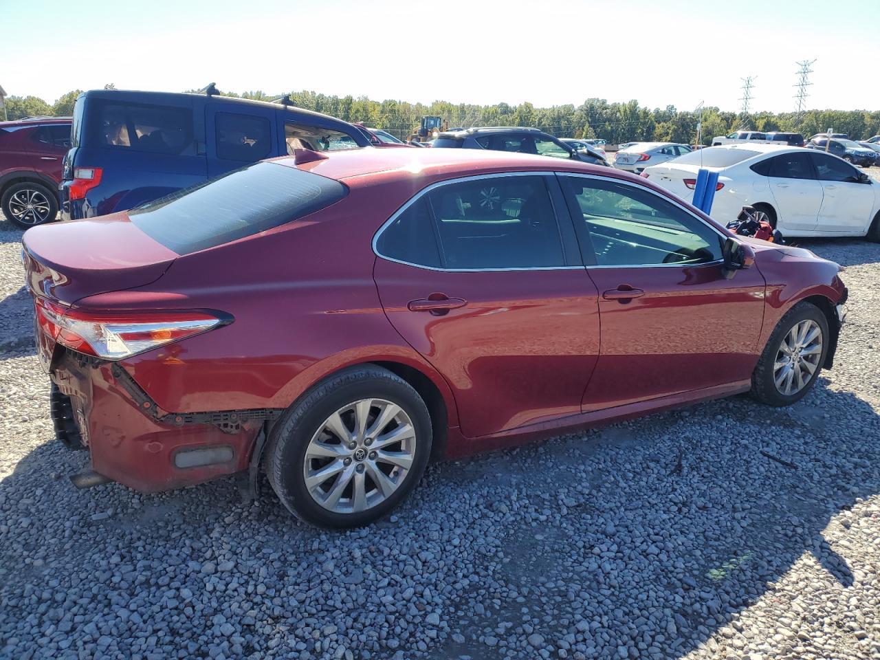 2020 Toyota Camry Le - Фото 3