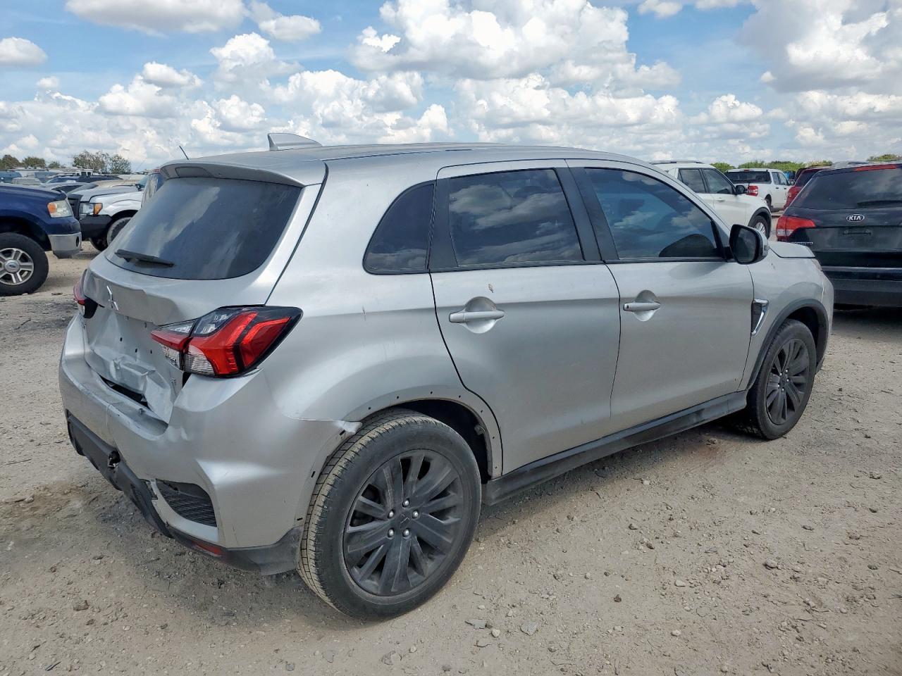 2020 Mitsubishi Outlander Sport Se - Фото 3