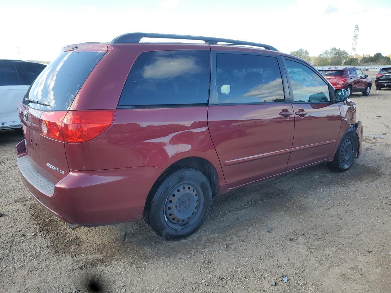 2010 Toyota Sienna Ce - Image 3