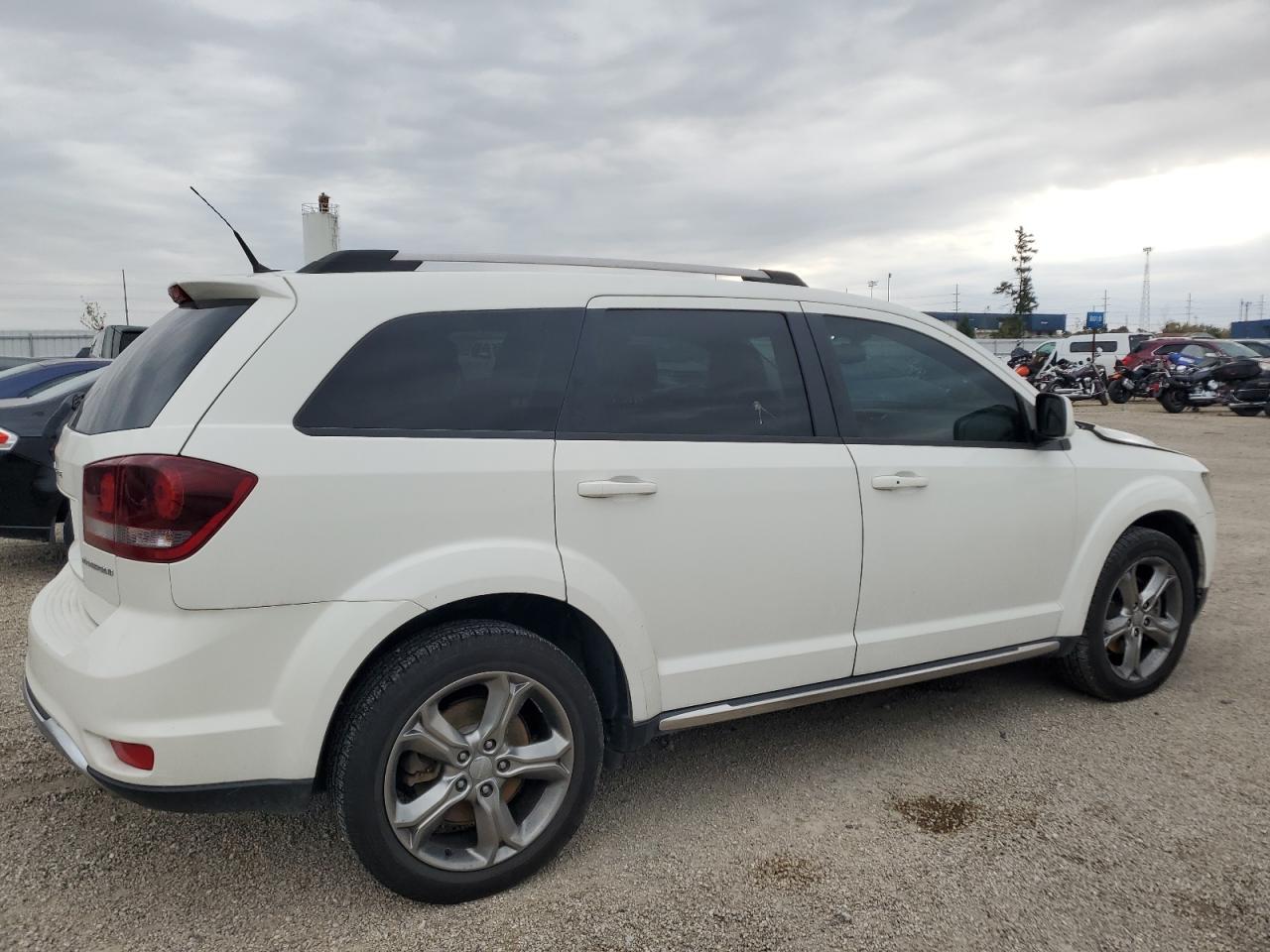 2017 Dodge Journey Crossroad - Image 3