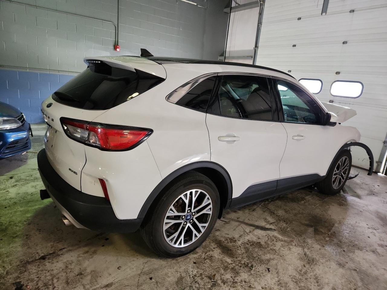 2020 Ford Escape Sel - Фото 3