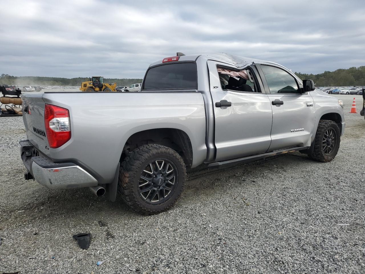 2020 Toyota Tundra Crewmax Sr5 - Image 3