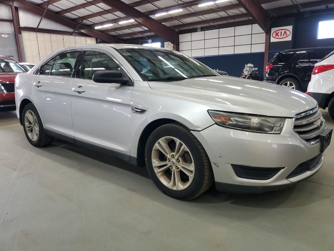 2016 Ford Taurus Se - Фото 4