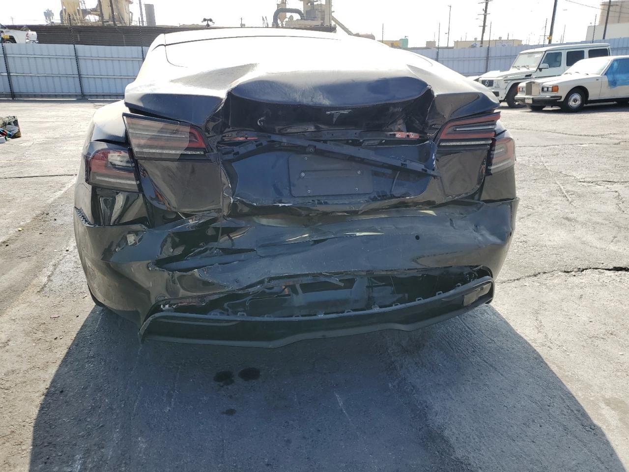 2022 Tesla Model S - Image 6