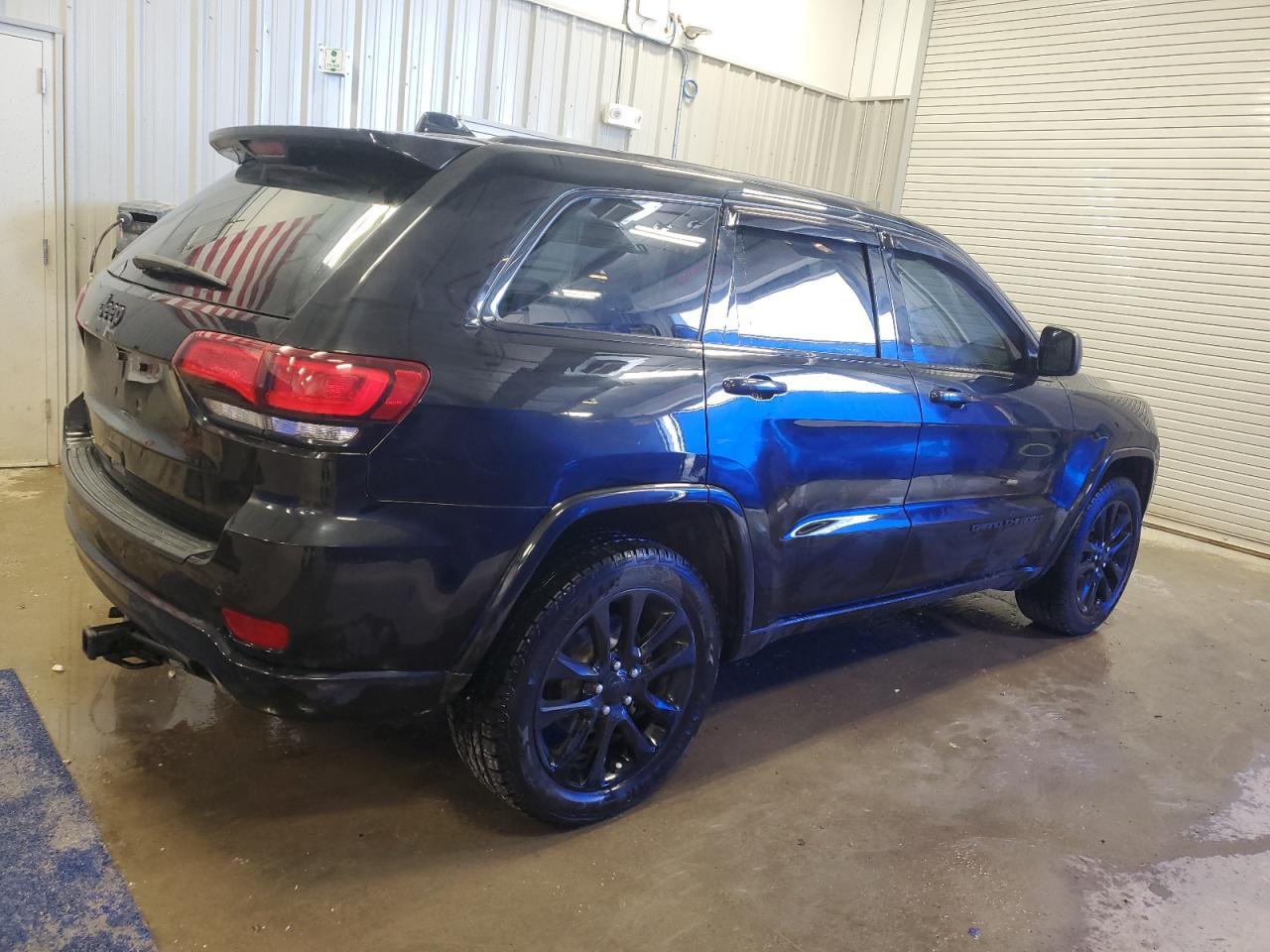 2019 Jeep Grand Cherokee Laredo - Image 3