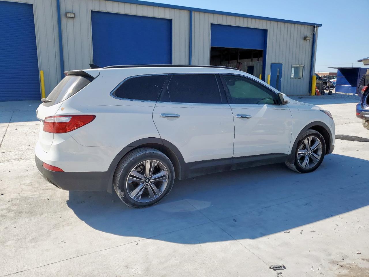 2015 Hyundai Santa Fe Gls - Image 3