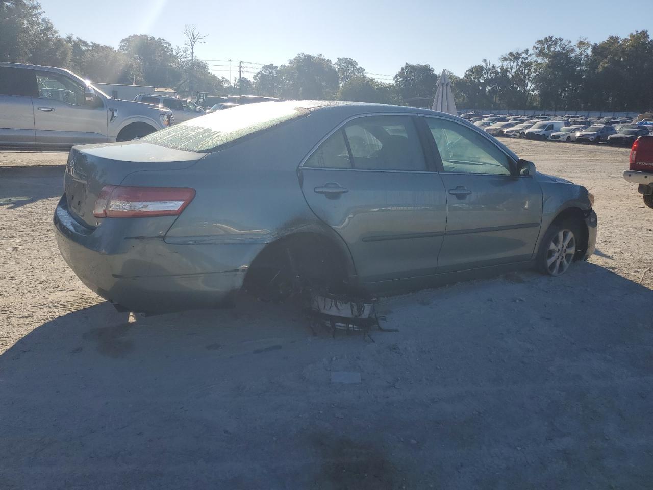2011 Toyota Camry Base - Фото 3
