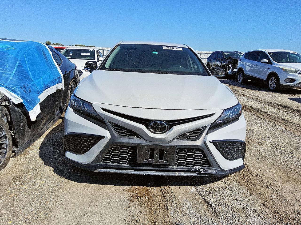 2022 Toyota Camry Se - Фото 5