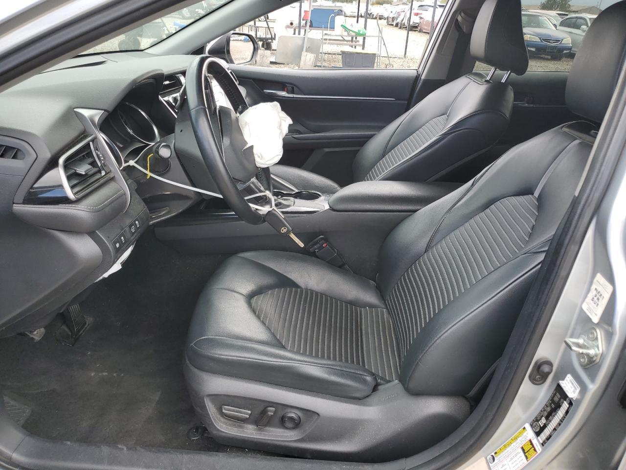 2020 Toyota Camry Se - Фото 7