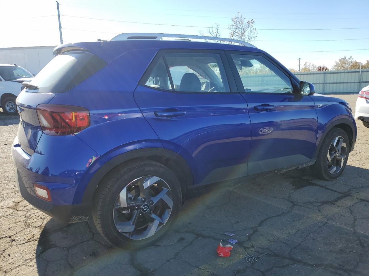 2025 Hyundai Venue Limited - Фото 3