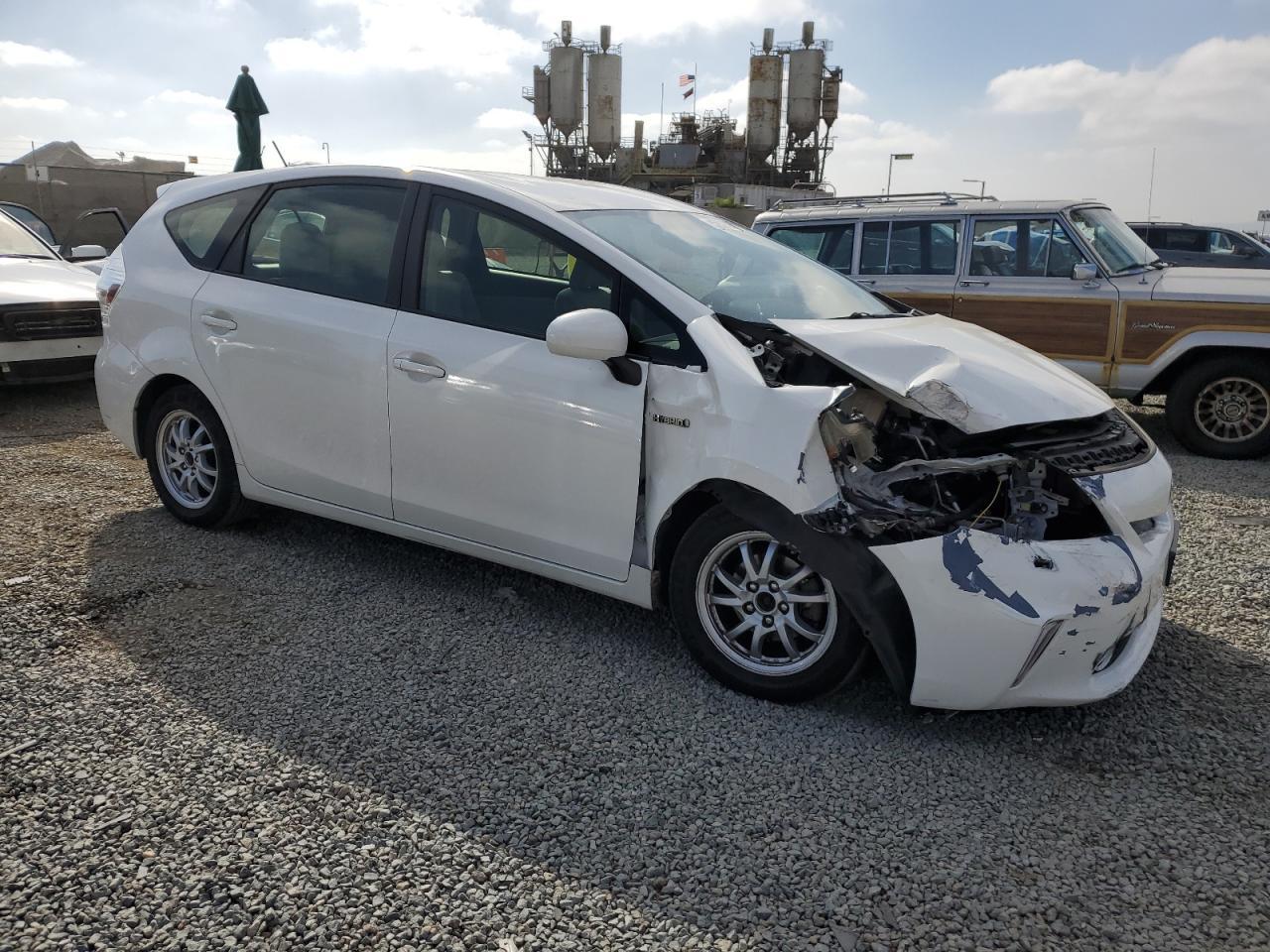 2014 Toyota Prius V - Image 4