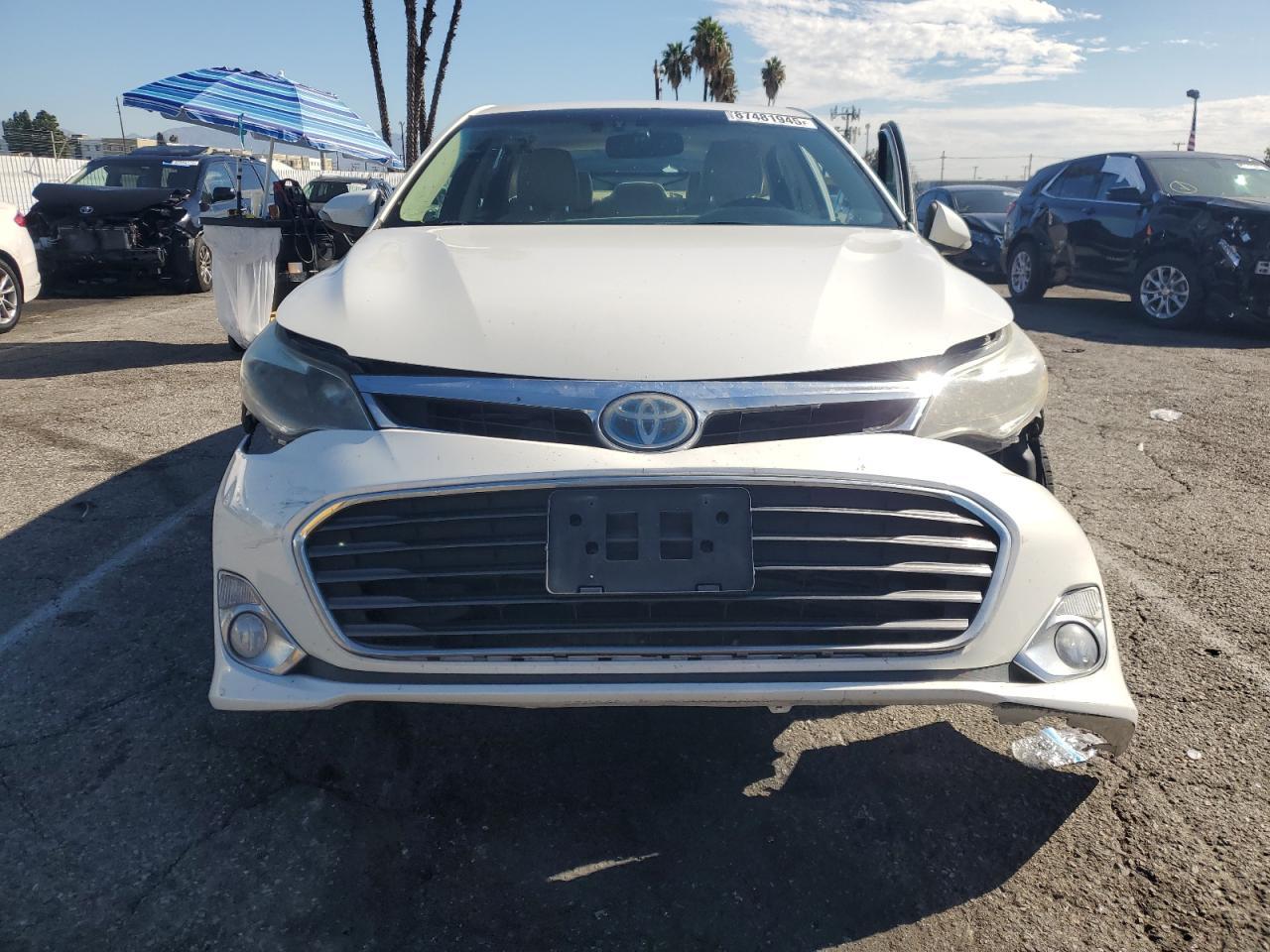 2014 Toyota Avalon Hybrid - Image 5