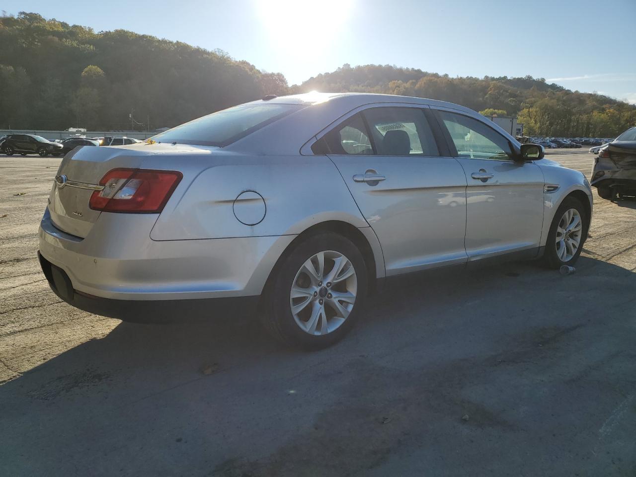 2011 Ford Taurus - Image 3