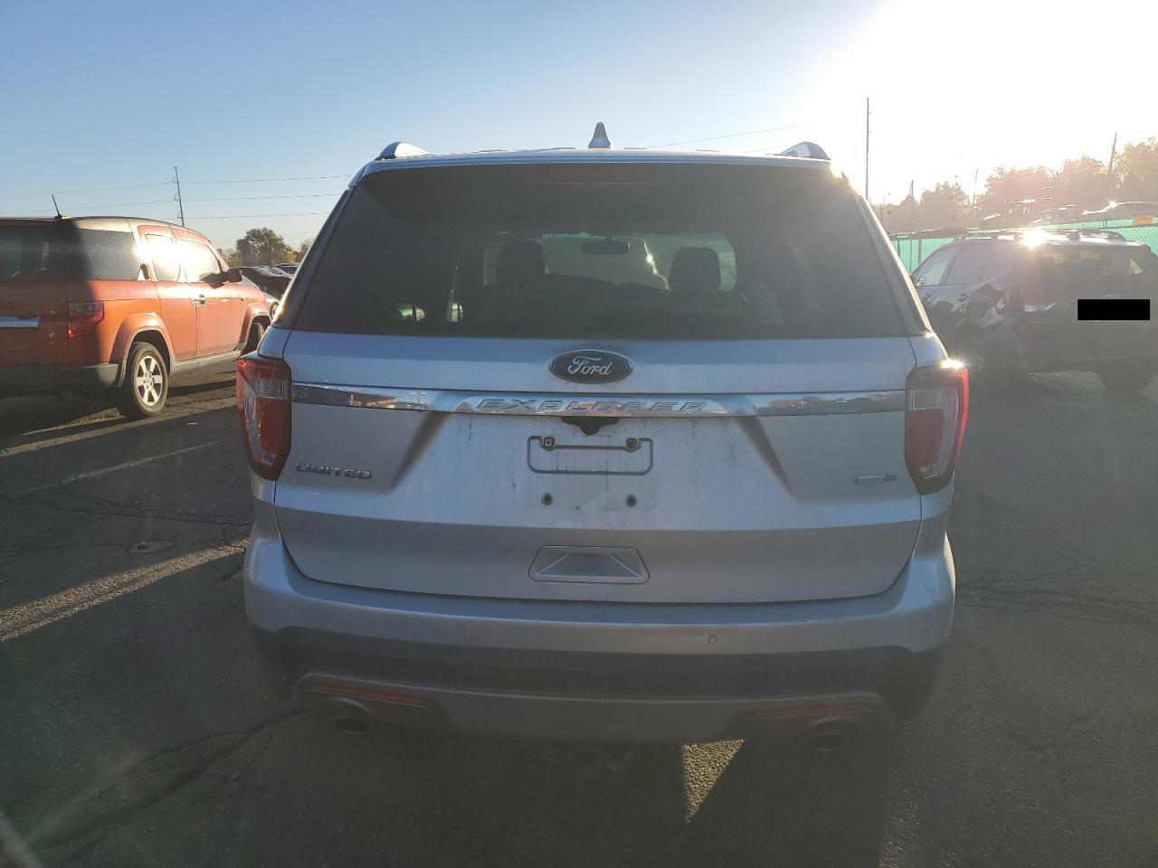2016 Ford Explorer Limited - Image 6