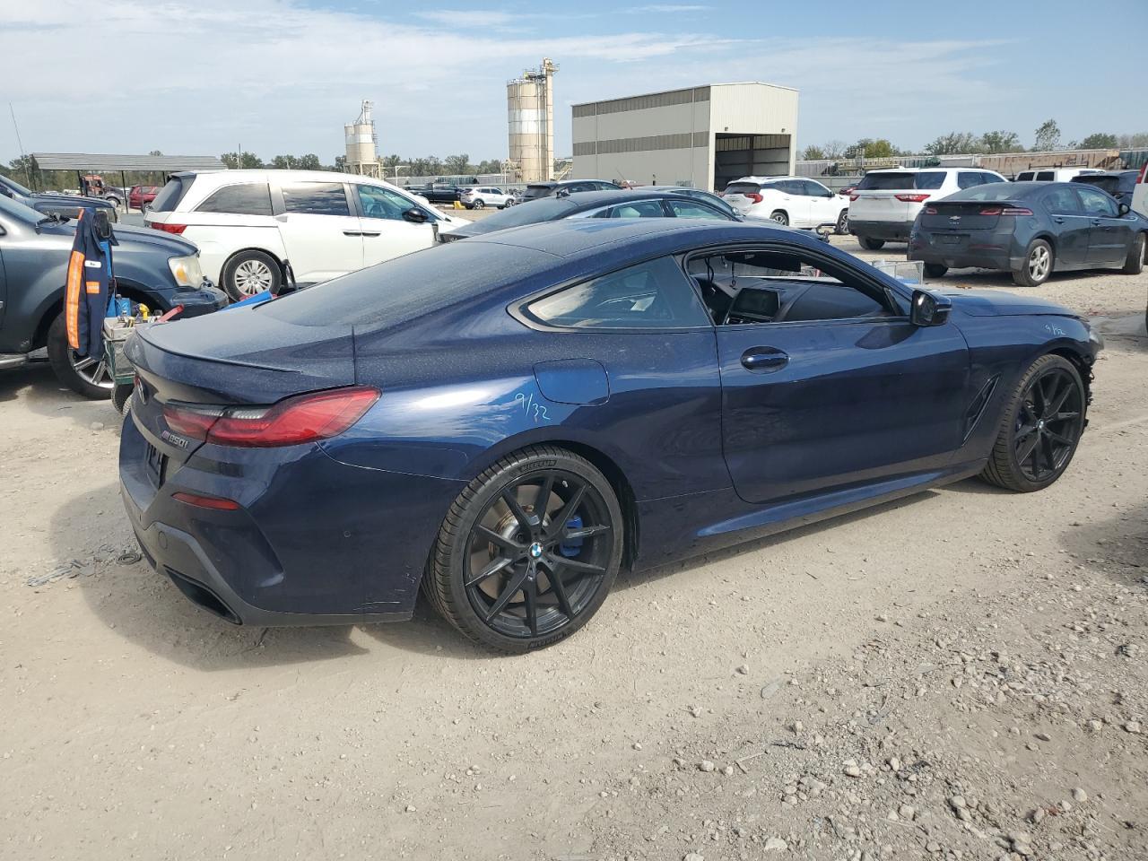 2022 BMW Motorrad M850Xi - Image 3