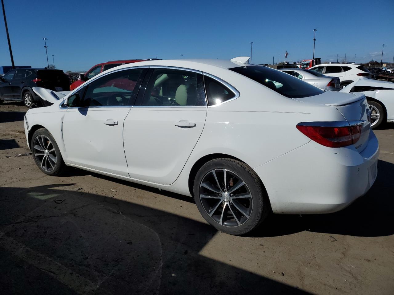 2016 Buick Verano Sport Touring - Фото 2