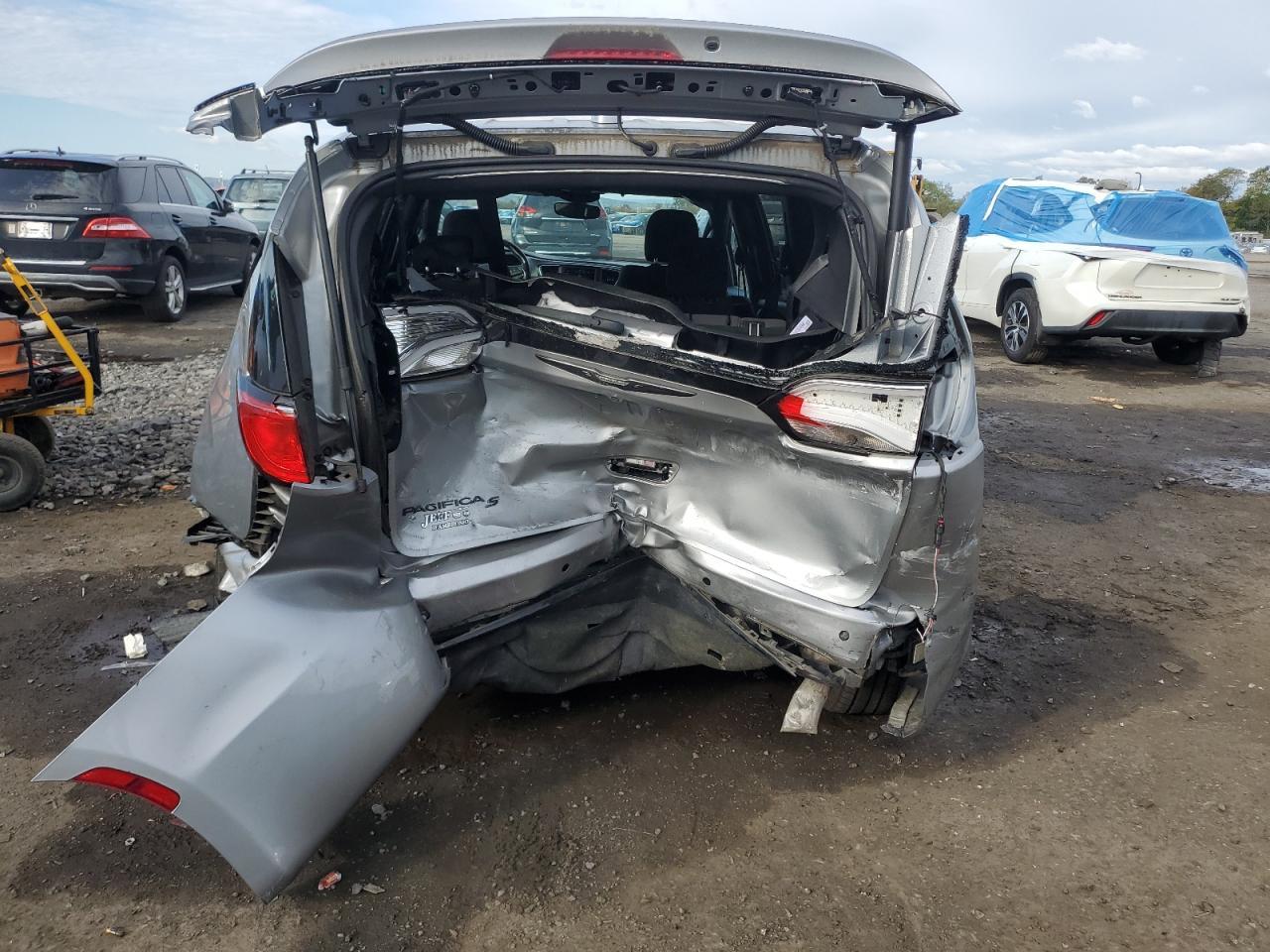 2019 Chrysler Pacifica Touring Plus - Фото 6