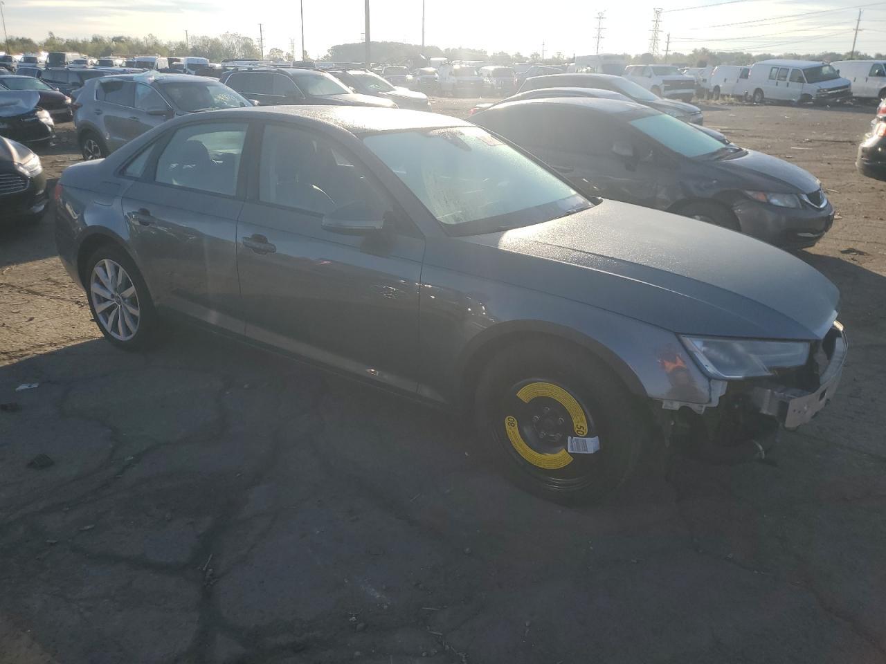 2017 Audi A4 Premium - Фото 4