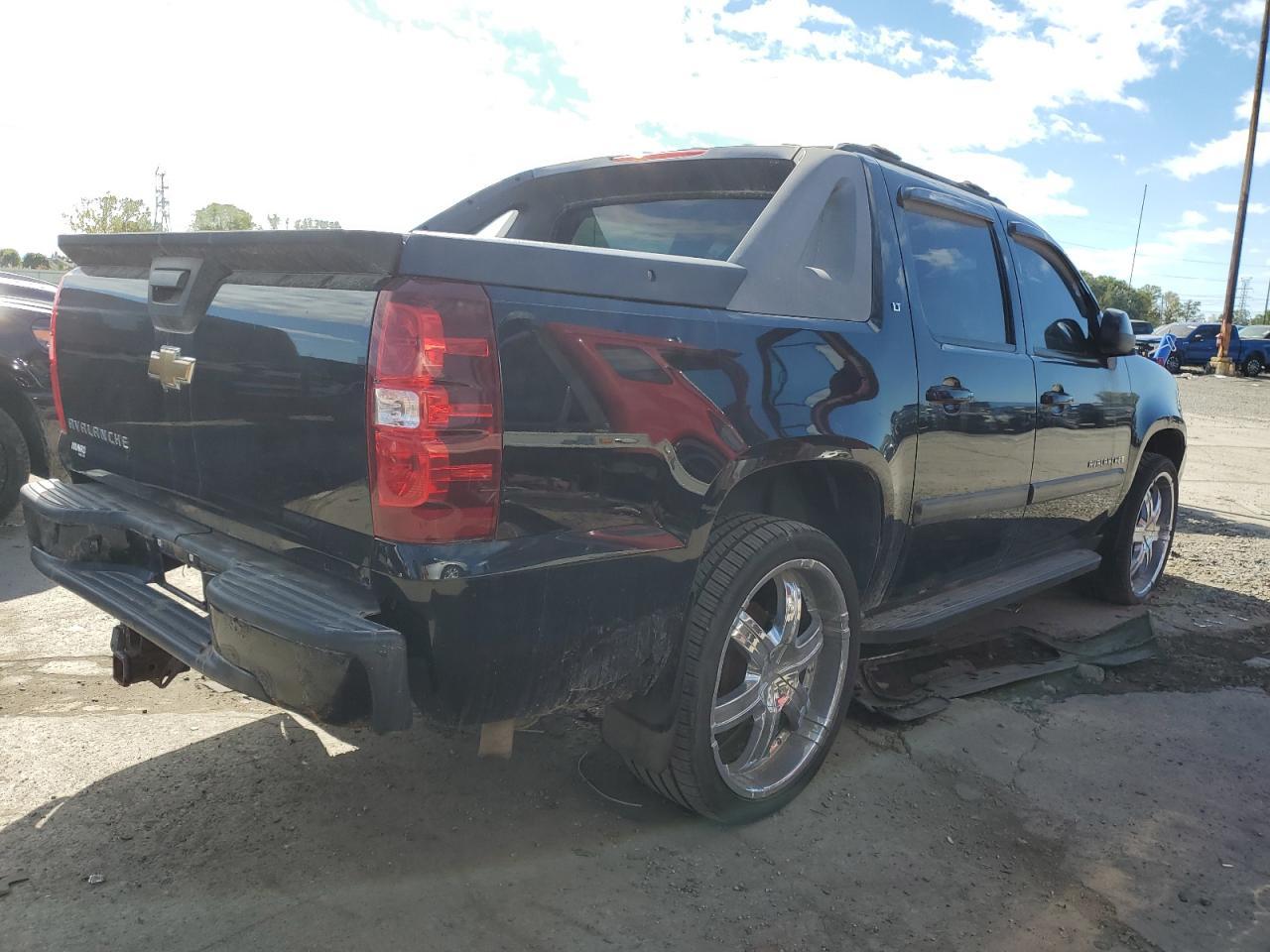 2007 Chevrolet Avalanche C1500 - Image 3