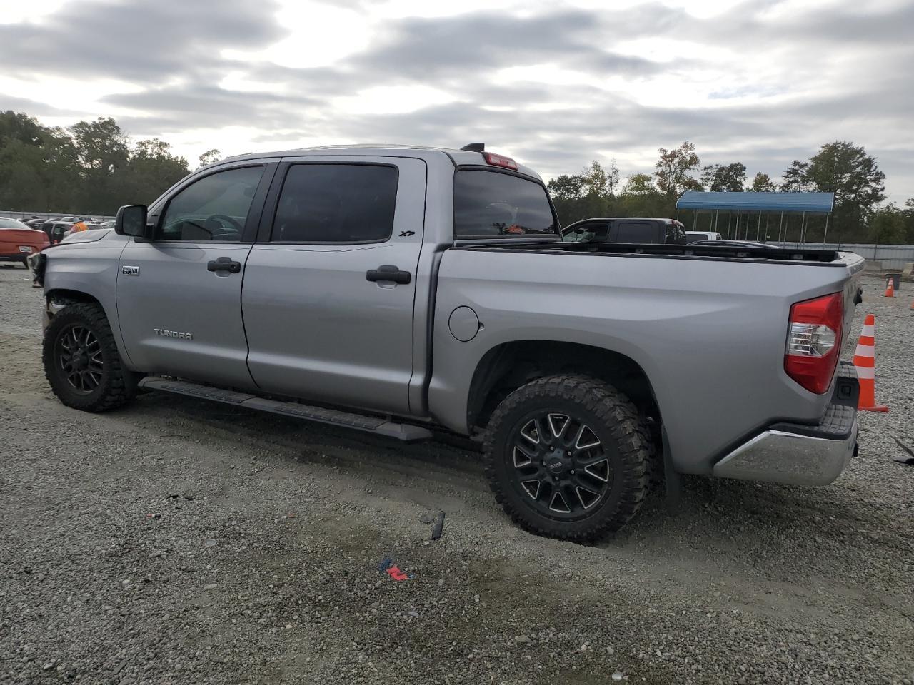 2020 Toyota Tundra Crewmax Sr5 - Image 2