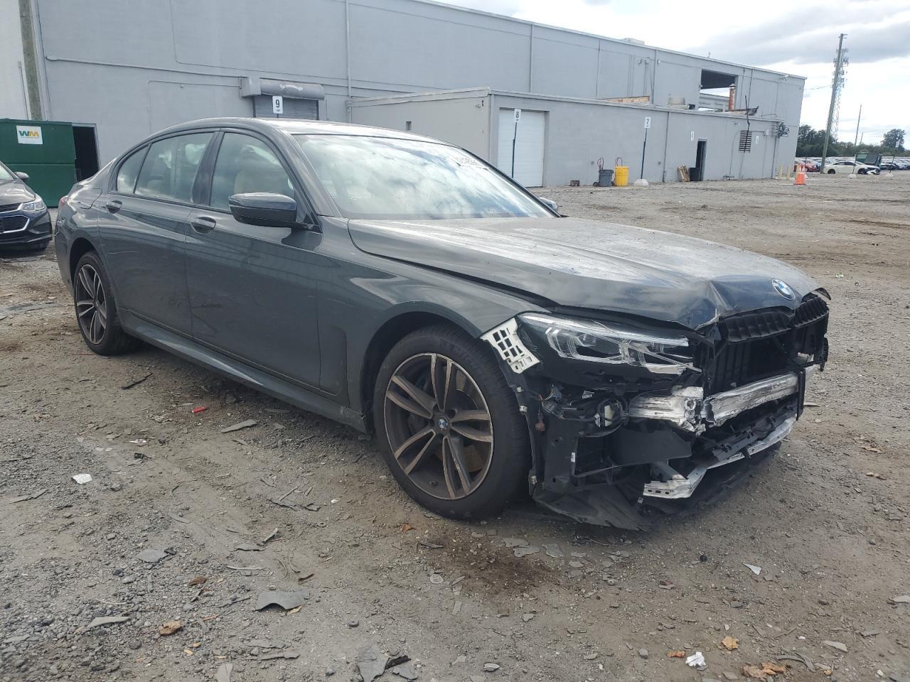 2022 BMW 750 Xi - Image 4