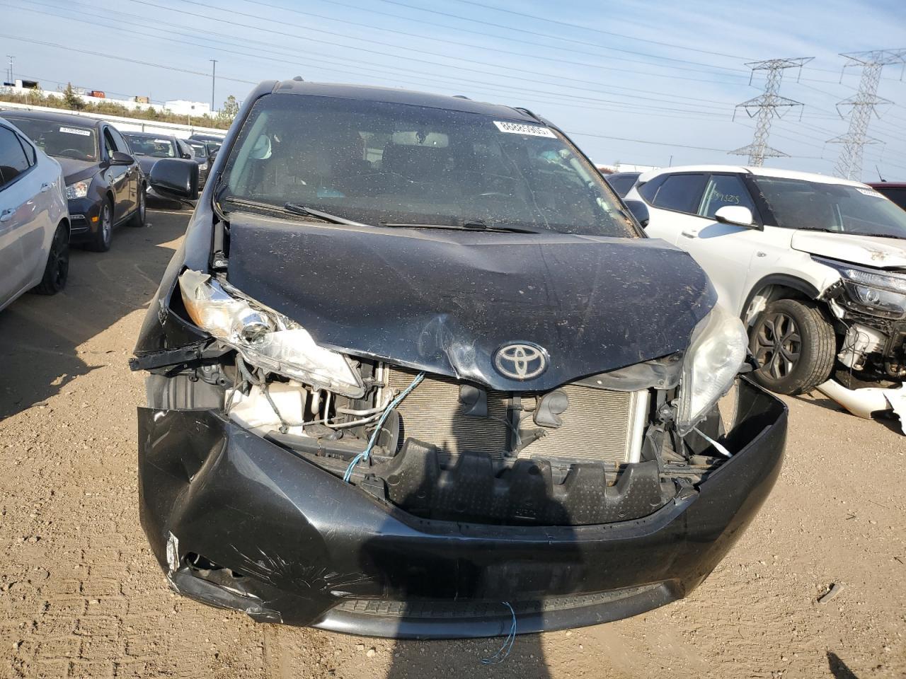 2015 Toyota Sienna Xle - Image 5