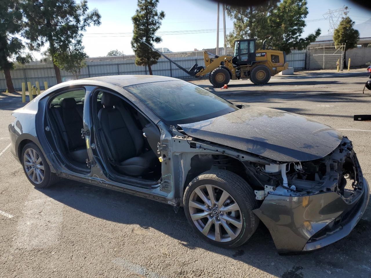 2023 Mazda 3 Preferred - Image 4