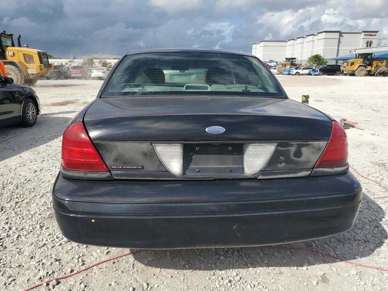 2004 Ford Crown Victoria - Image 6